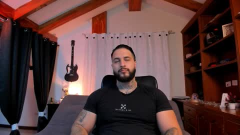 max D. online show from October 2025 11:46:01 PM