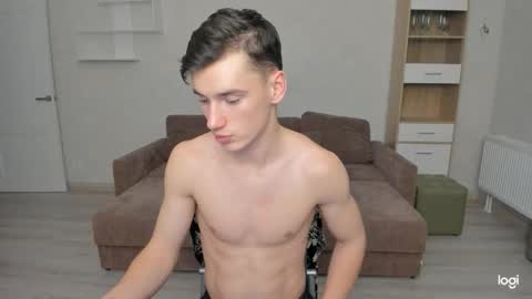 Snapshot of max_foks_ chatting on February 2026 05:31:01 PM max_foks_ online show from February 2026 05:31:01 PM