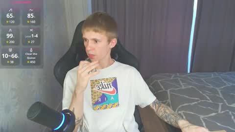 Max Gen with tats 24years  And Ethan without tats 20 years online show from January 2025 01:53:01 PM