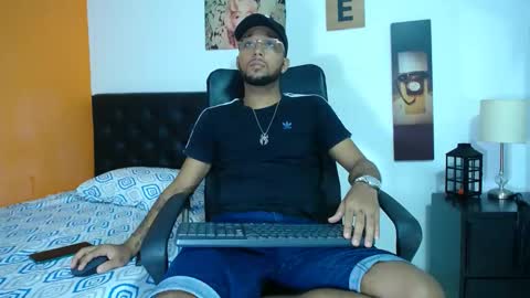 Snapshot of max_sexyhot26 chatting on February 2025 06:07:02 AM max_sexyhot26 online show from February 2025 06:07:02 AM