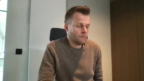 Snapshot of max_straight_1 chatting on December 2024 10:07:01 AM Max take off clothes online show from December 2024 10:07:01 AM