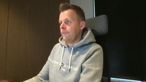 Snapshot of max_straight_1 chatting on January 2025 07:43:01 AM Max take off clothes online show from January 2025 07:43:01 AM