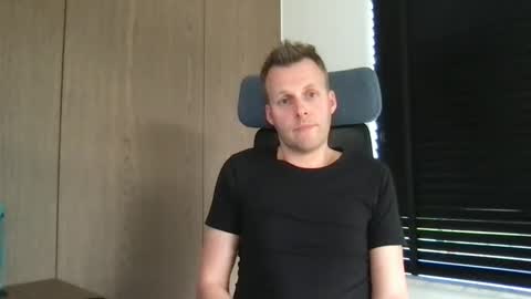 Snapshot of max_straight_1 chatting on March 2025 02:05:02 PM Max take off clothes online show from March 2025 02:05:02 PM