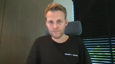 Snapshot of max_straight_1 chatting on October 2025 08:26:01 AM Max take off clothes online show from October 2025 08:26:01 AM