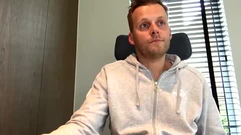 Snapshot of max_straight_1 chatting on November 2025 02:07:02 PM Max take off clothes online show from November 2025 02:07:02 PM