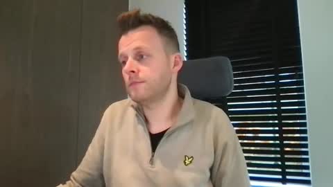 Snapshot of max_straight_1 chatting on November 2025 11:53:02 AM Max take off clothes online show from November 2025 11:53:02 AM