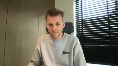 Snapshot of max_straight_1 chatting on November 2025 09:52:01 AM Max take off clothes online show from November 2025 09:52:01 AM