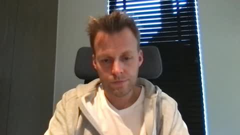 Snapshot of max_straight_1 chatting on November 2025 12:27:01 PM Max take off clothes online show from November 2025 12:27:01 PM