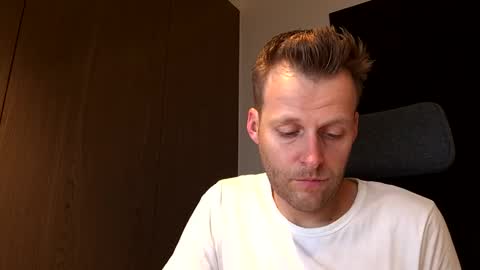 Snapshot of max_straight_1 chatting on December 2025 07:57:02 AM Max take off clothes online show from December 2025 07:57:02 AM