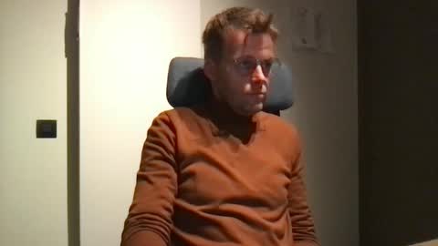 Snapshot of max_straight_1 chatting on January 2026 06:55:02 PM Max take off clothes online show from January 2026 06:55:02 PM