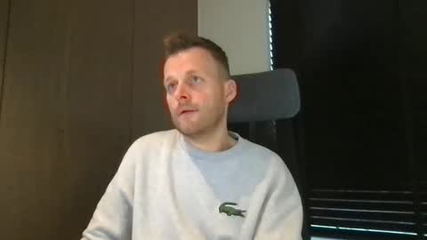 Snapshot of max_straight_1 chatting on February 2026 08:10:01 AM Max take off clothes online show from February 2026 08:10:01 AM