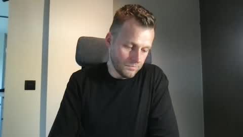 Snapshot of max_straight_1 chatting on February 2026 12:58:02 PM Max take off clothes online show from February 2026 12:58:02 PM