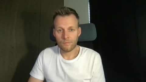 Snapshot of max_straight_1 chatting on February 2026 08:22:01 AM Max take off clothes online show from February 2026 08:22:01 AM