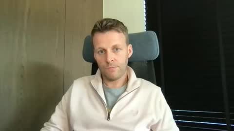 Snapshot of max_straight_1 chatting on February 2026 02:27:01 PM Max take off clothes online show from February 2026 02:27:01 PM