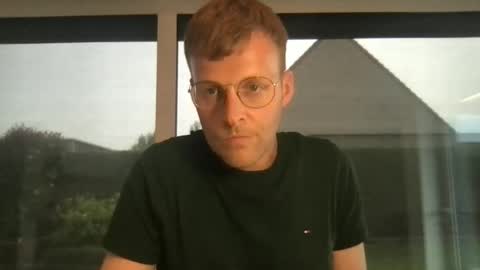 Snapshot of max_straight_1 chatting on May 2026 05:54:02 PM Max take off clothes online show from May 2026 05:54:02 PM