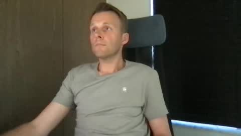 Snapshot of max_straight_1 chatting on May 2026 01:39:01 PM Max take off clothes online show from May 2026 01:39:01 PM