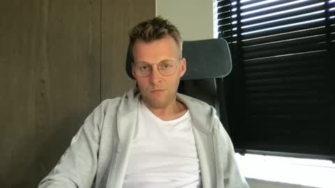 Snapshot of max_straight_1 chatting on June 2026 01:11:01 PM Max take off clothes online show from June 2026 01:11:01 PM