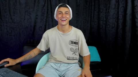 MAX     online show from December 2024 10:44:02 PM