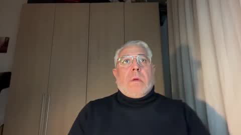 Snapshot of maxbillo chatting on April 2026 07:33:01 PM maxbillo online show from April 2026 07:33:01 PM