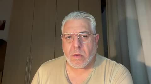 Snapshot of maxbillo chatting on April 2026 10:33:02 PM maxbillo online show from April 2026 10:33:02 PM