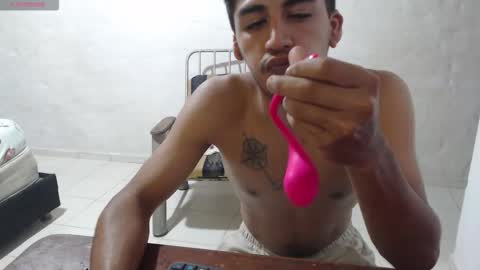 Snapshot of maxi_dick33 chatting on December 2025 06:00:01 AM maxi dick online show from December 2025 06:00:01 AM