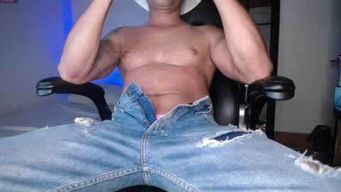 Snapshot of maxi_mux1 chatting on December 2024 06:24:02 AM MAXI online show from December 2024 06:24:02 AM