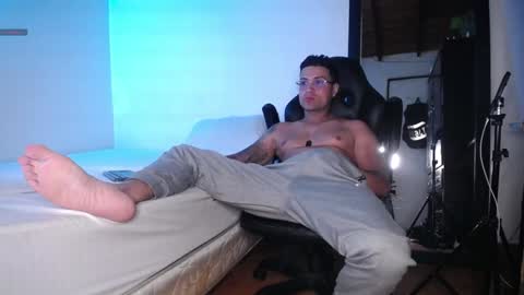 Snapshot of maxi_mux1 chatting on February 2025 03:55:02 AM MAXI online show from February 2025 03:55:02 AM