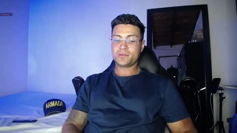 Snapshot of maxi_mux1 chatting on February 2025 11:45:01 PM MAXI online show from February 2025 11:45:01 PM