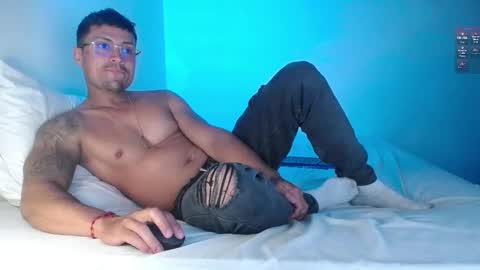 Snapshot of maxi_mux1 chatting on February 2025 09:42:02 AM MAXI online show from February 2025 09:42:02 AM