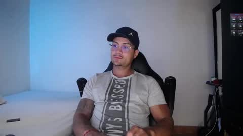 Snapshot of maxi_mux1 chatting on March 2025 02:15:01 AM MAXI online show from March 2025 02:15:01 AM