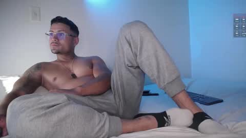 Snapshot of maxi_mux1 chatting on March 2025 06:21:01 AM MAXI online show from March 2025 06:21:01 AM