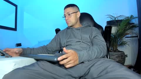 Snapshot of maxi_mux1 chatting on January 2026 02:35:02 AM MAXI online show from January 2026 02:35:02 AM