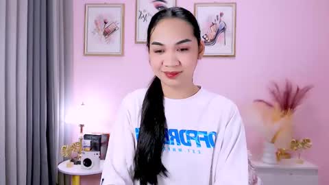 maxie greyson online show from February 2025 04:52:02 AM