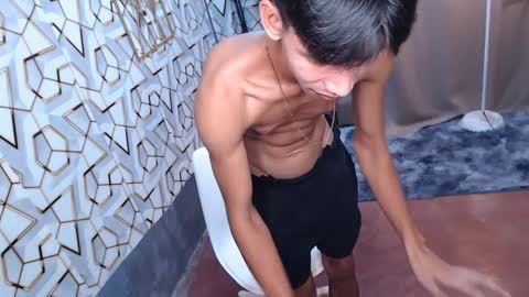 Reyn online show from February 2025 10:14:01 AM