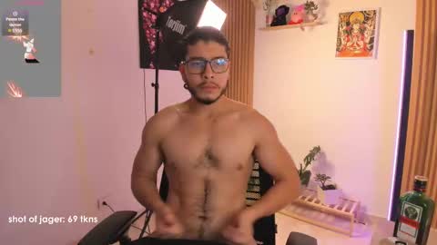 Snapshot of maxifit_ chatting on October 2025 10:21:02 PM Mikael online show from October 2025 10:21:02 PM