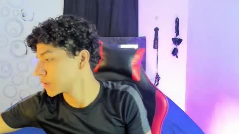 Maximiliano online show from November 2025 07:56:02 PM