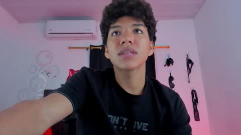 Maximiliano online show from December 2025 07:12:02 PM