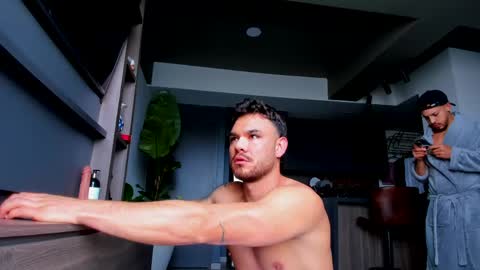 maximo_and_marcelo online show from May 2026 12:02:01 PM