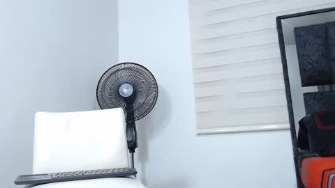 Snapshot of maximo_sebastian chatting on December 2024 03:58:01 AM Maximo Sebastian online show from December 2024 03:58:01 AM