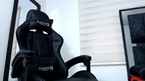 Snapshot of maximo_sebastian chatting on February 2025 09:59:01 PM Maximo Sebastian online show from February 2025 09:59:01 PM