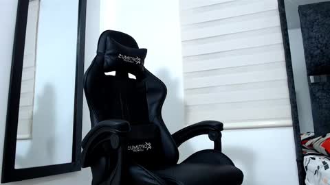 Snapshot of maximo_sebastian chatting on March 2025 07:02:01 AM Maximo Sebastian online show from March 2025 07:02:01 AM