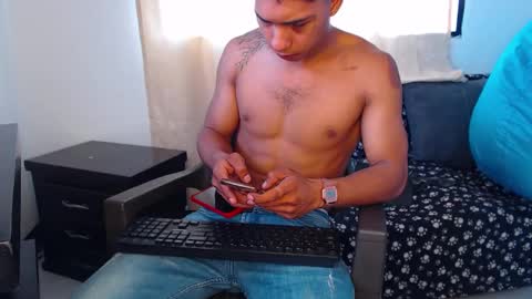 Maximo Aron Vega online show from December 2024 06:49:02 PM