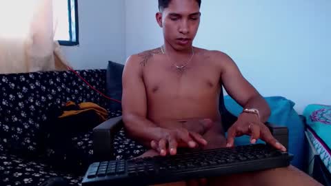 Maximo Aron Vega online show from December 2024 06:39:01 PM