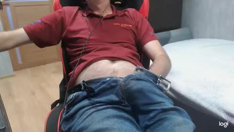 maximus3334 online show from September 2025 12:07:01 PM