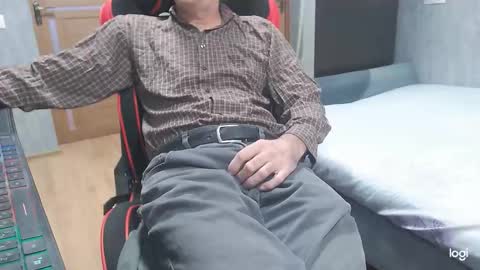 maximus3334 online show from November 2025 09:53:02 AM