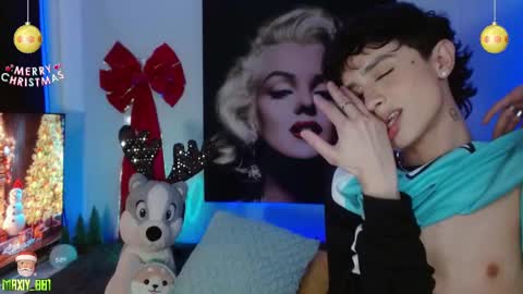 Snapshot of maxiy_001 chatting on December 2024 10:24:01 AM Max online show from December 2024 10:24:01 AM