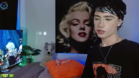 Snapshot of maxiy_001 chatting on November 2025 07:19:01 AM Max online show from November 2025 07:19:01 AM