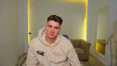 Snapshot of maxkaiden chatting on November 2025 05:28:02 AM MaxKaiden online show from November 2025 05:28:02 AM