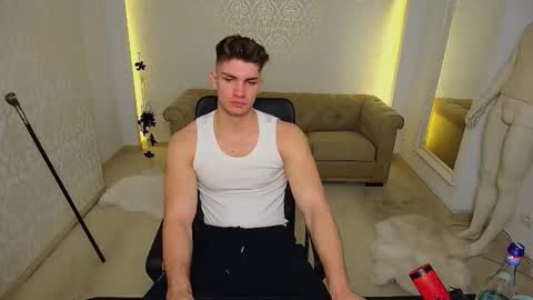 Snapshot of maxkaiden chatting on November 2025 06:00:02 AM MaxKaiden online show from November 2025 06:00:02 AM