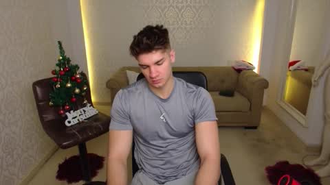 Snapshot of maxkaiden chatting on December 2025 05:57:01 AM MaxKaiden online show from December 2025 05:57:01 AM